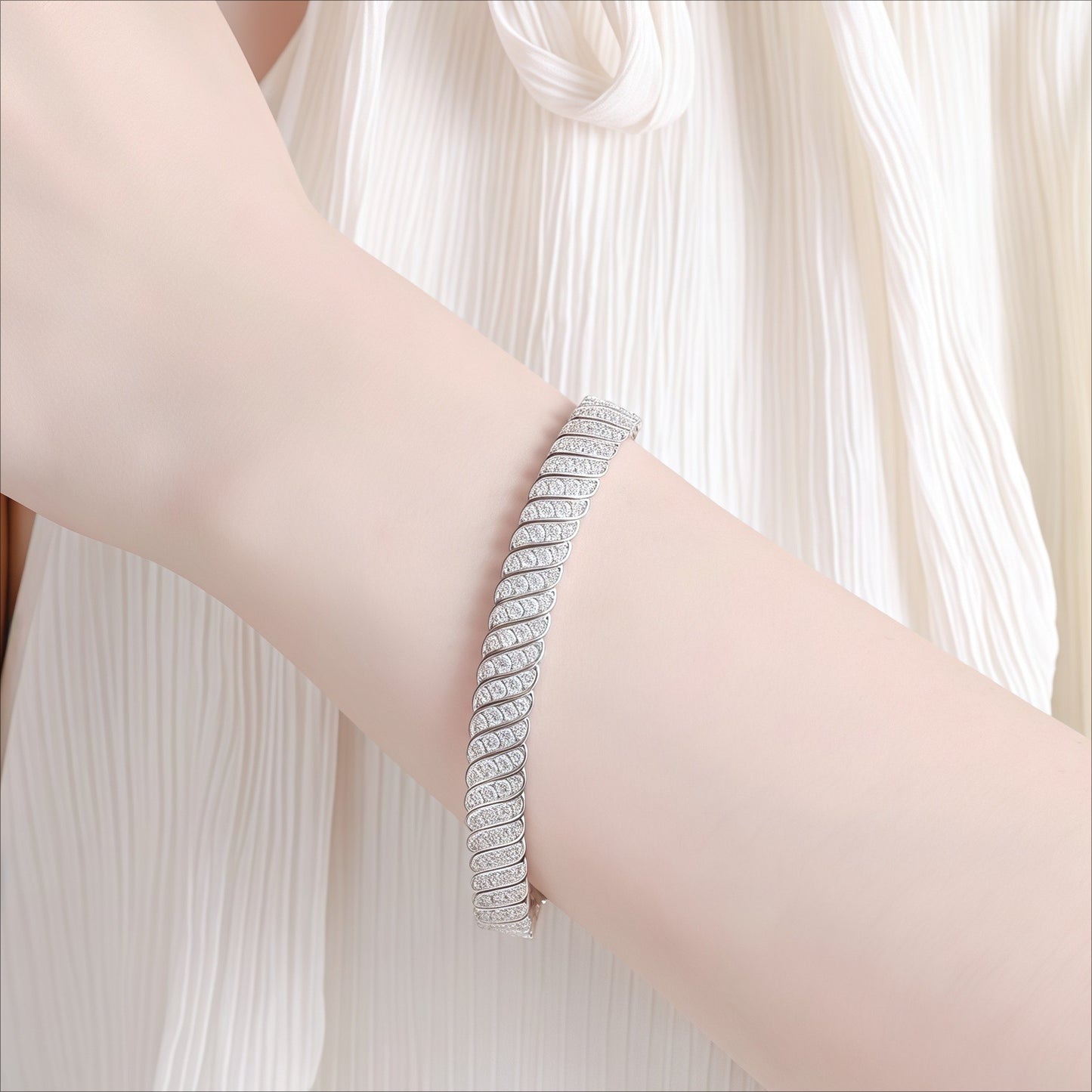 21.0g Full Moissanite Snake Shaped Bracelet, D Color VVS1 Round Cut, 925 Sterling Silver Luxurious Temperament Style Bracelet, Elegant Fashionable Jewelry for Proposal Engagement Wedding, Perfect Christmas Halloween Gifts for