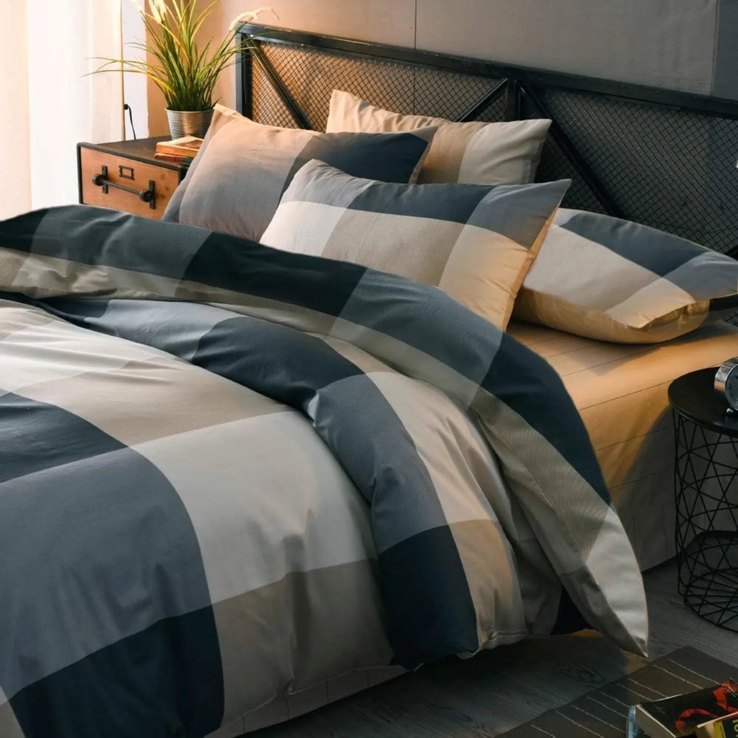 Queen Comforter Set Fluffy Plaid Checkered Pattern Comforter Set Modern Style Geometric Comforter with 2 Pillow Shams Grid Plaid