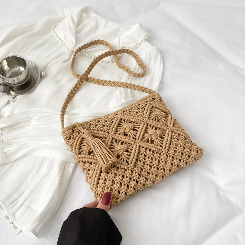 Women Summer Straw Messenger Bag Hollow Out Woven Fashion Shoulder Bag Beach Tassel Designer Crossbody Travel Bag bolsa feminina