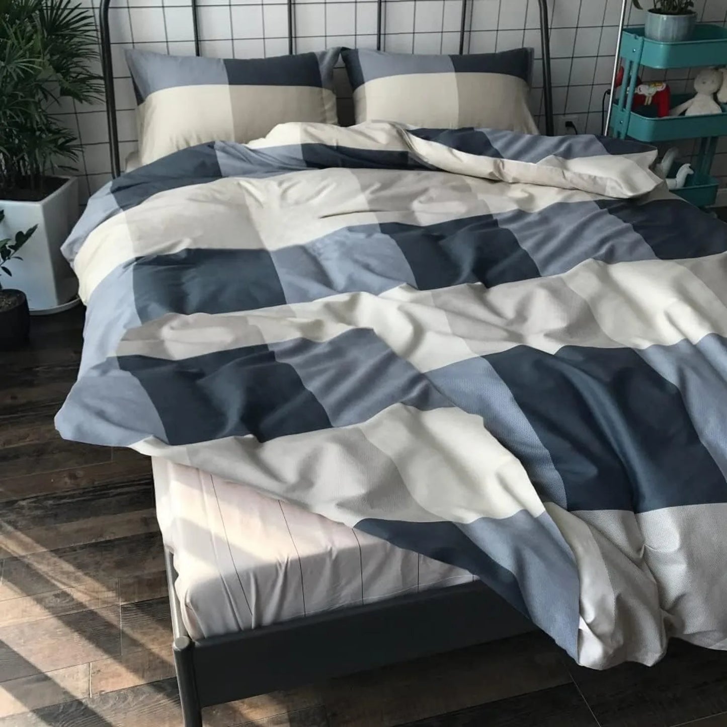 Queen Comforter Set Fluffy Plaid Checkered Pattern Comforter Set Modern Style Geometric Comforter with 2 Pillow Shams Grid Plaid