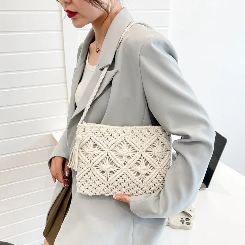Women Summer Straw Messenger Bag Hollow Out Woven Fashion Shoulder Bag Beach Tassel Designer Crossbody Travel Bag bolsa feminina