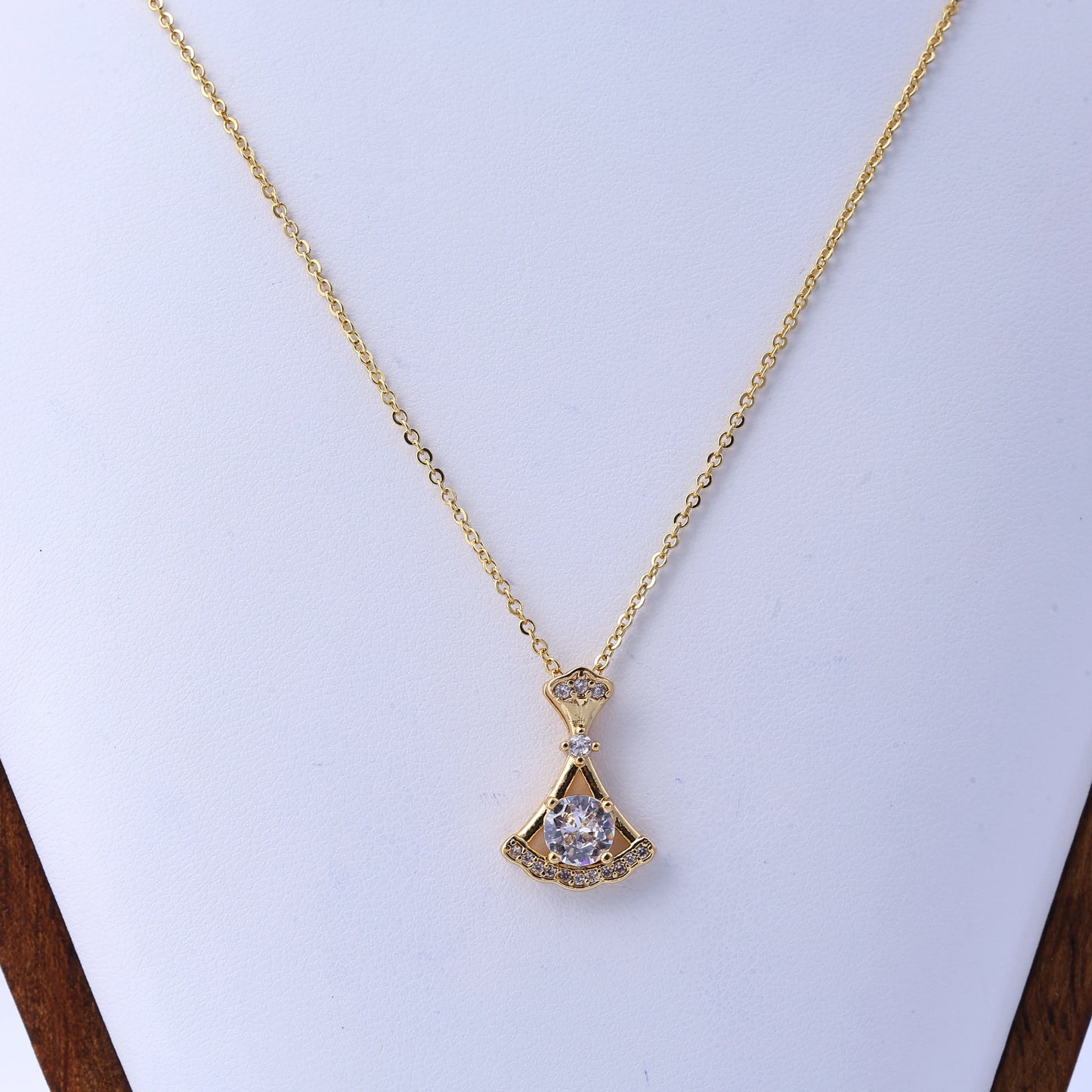 The new titanium steel necklace does not fade, women's summer sense of luxury, niche Internet celebrity pendant, versatile, ligh