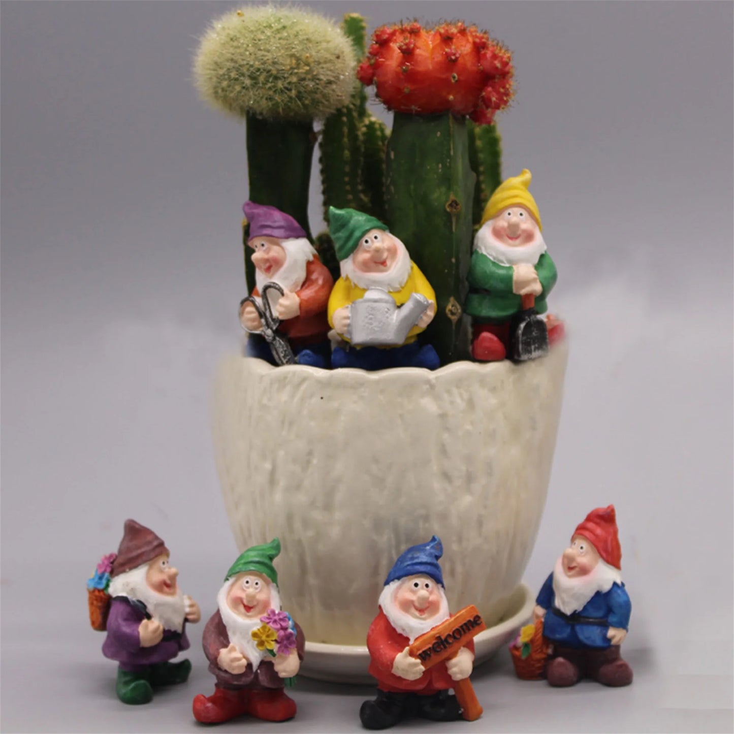 Resin Christmas Gnome Statue Festive Outdoor Sculpture Decor for Garden Lawn Yard Holiday Art Craft Ornament