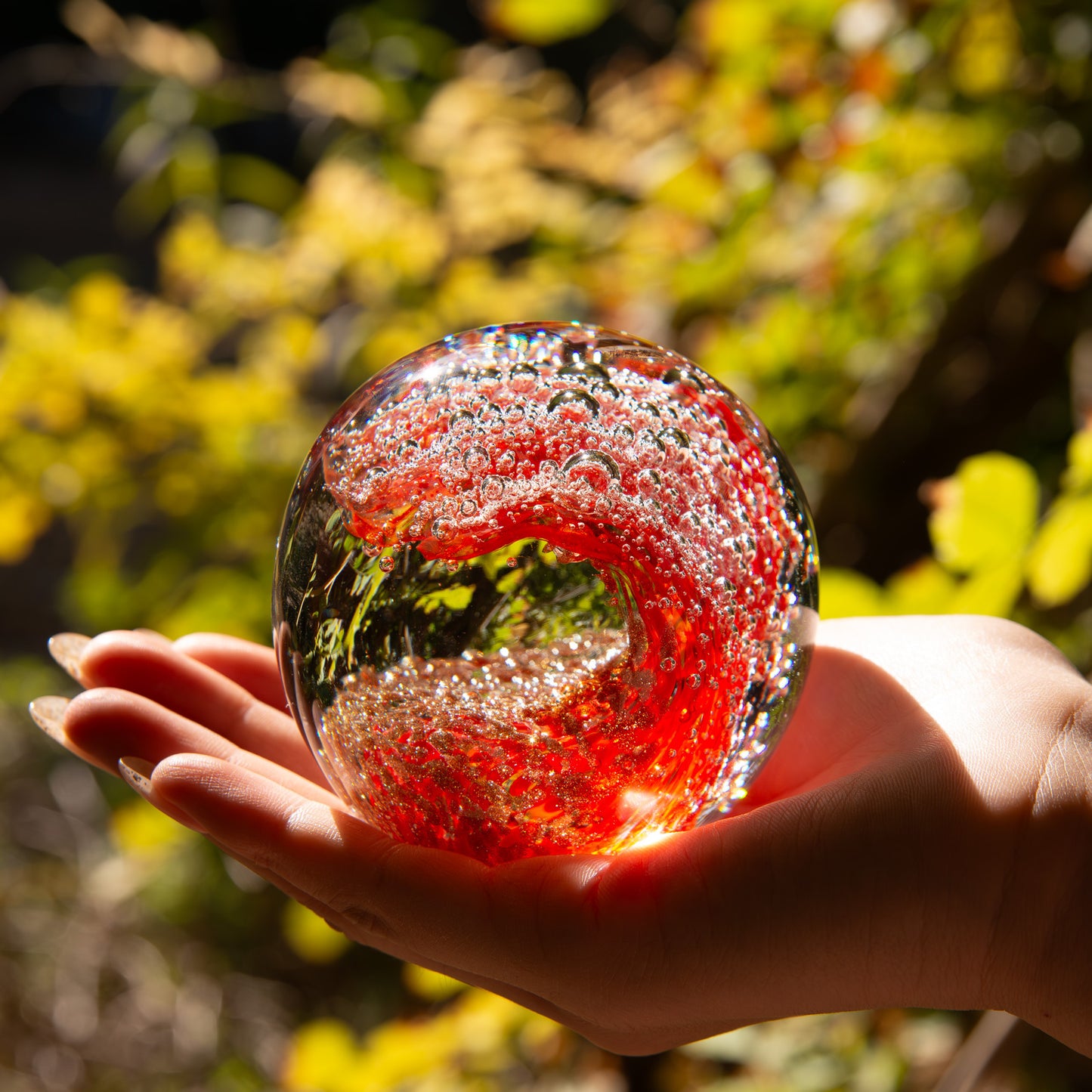 KANGMING Ocean Style Handmade Blown Glass Wave Paperweight, a Small Decorative Statue for Home Collection, Handcrafted Art Ornament, Collectible Souvenir, Blending Sky Blue with Golden Sand (8 Cm / 3.15 Inches / 700 Grams / 1