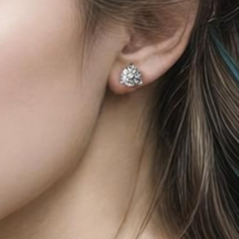 A Pair Of 925 Silvery 1ct*2 Moissanite Earrings for Men And Women, Light Luxury Niche, Retro Trend, Birthday Gift, Halloween Gift, Christmas Gift, High-end Jewelry, Suitable for Daily Wear, Wedding Banquet, Honeymoon, Dress,