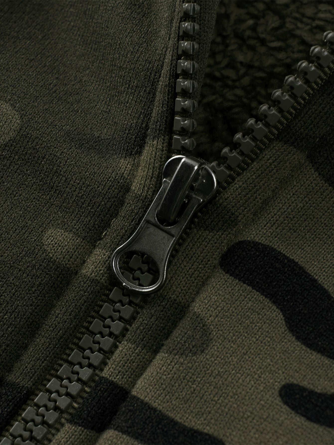 Men'S Outdoor Sports Hoodie in Camouflage, Soft And Warm - Hooded Sweatshirt Featuring a Kangaroo Pocket