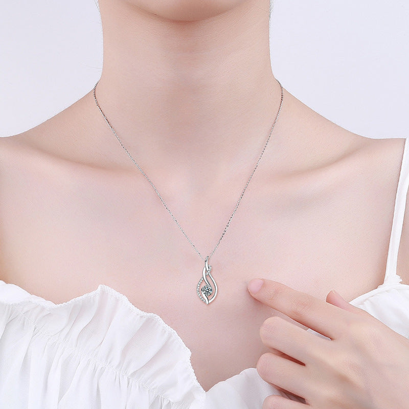 S925 silvery 0.5 carat four-claw round Moissanite classic fashion elegant versatile high-quality Women's pendant necklace clavicle chain, suitable for daily wear and wedding wear, suitable for Valentine's Day and New Year gif