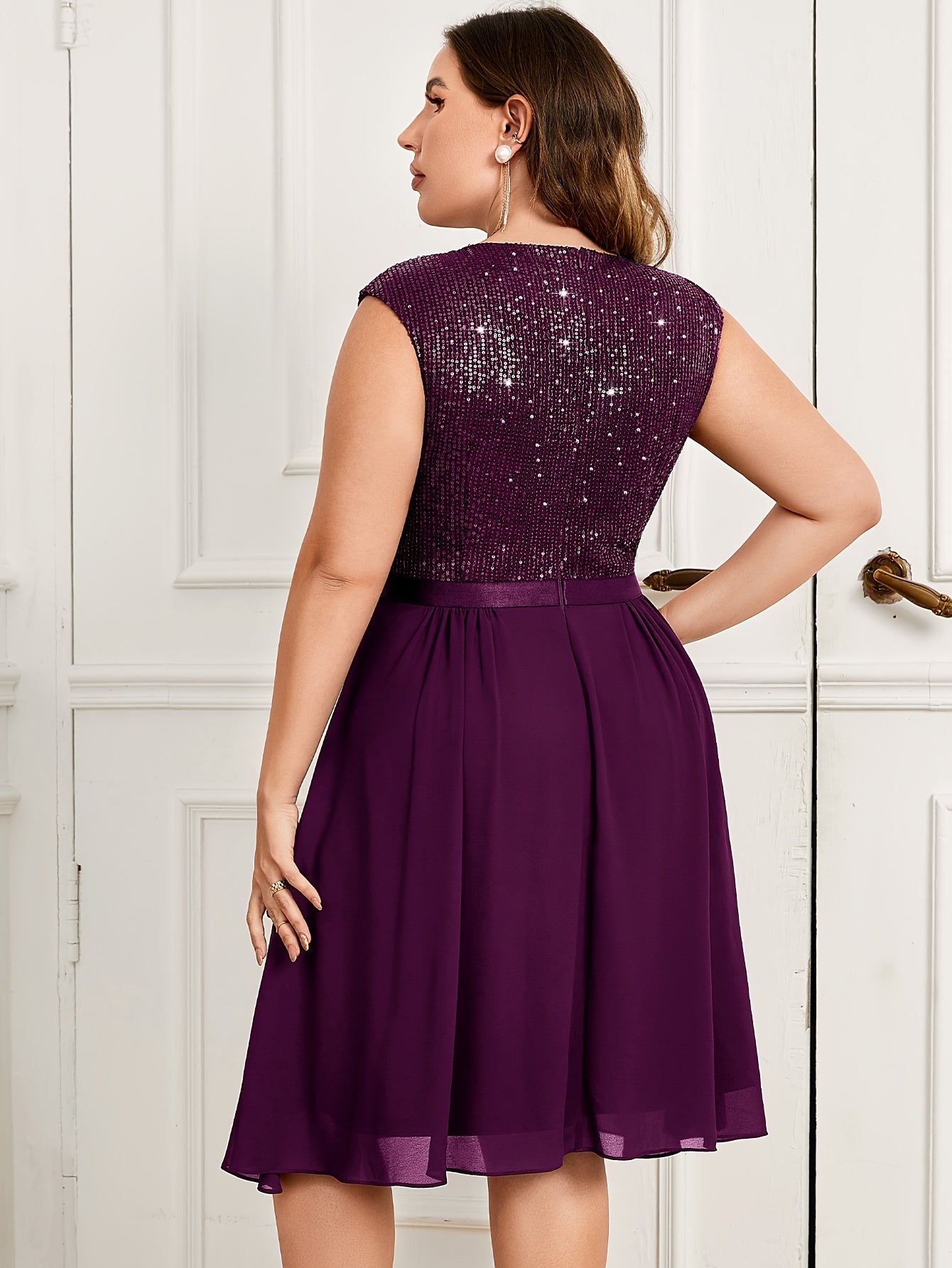 Plus Size - P82012 Elegant Plus Size Women'S Sequin Bridesmaid Dress, V-Neck Sleeveless, Waist Cinching With Ruffle Chiffon Knee-Length Hem, Perfect For Weddings, Evenings, Parties