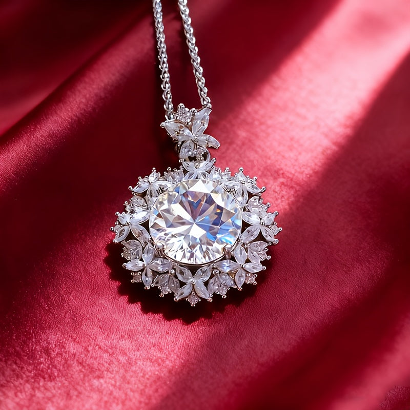 A 925 Silver 11.0mm*1 Round Large Moissanite 5-carat Pendant Necklace, Weighing Approximately 9.3g, Is Elegant And Fashionable. It Is Perfect for Family Banquets, Anniversary Parties, And As A Perfect Gift for Family And Frie