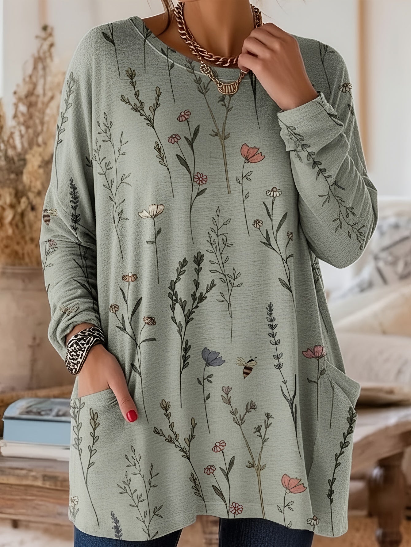 New Must-have for Autumn And Winter, Retro Floral Printed Women's Top T-shirt, Versatile Tool for Autumn And Winter, Fresh And Not Fancy Floral Patterns, Light Beige Friendly And, Super Stylish for Commuting, Shopping, Home A