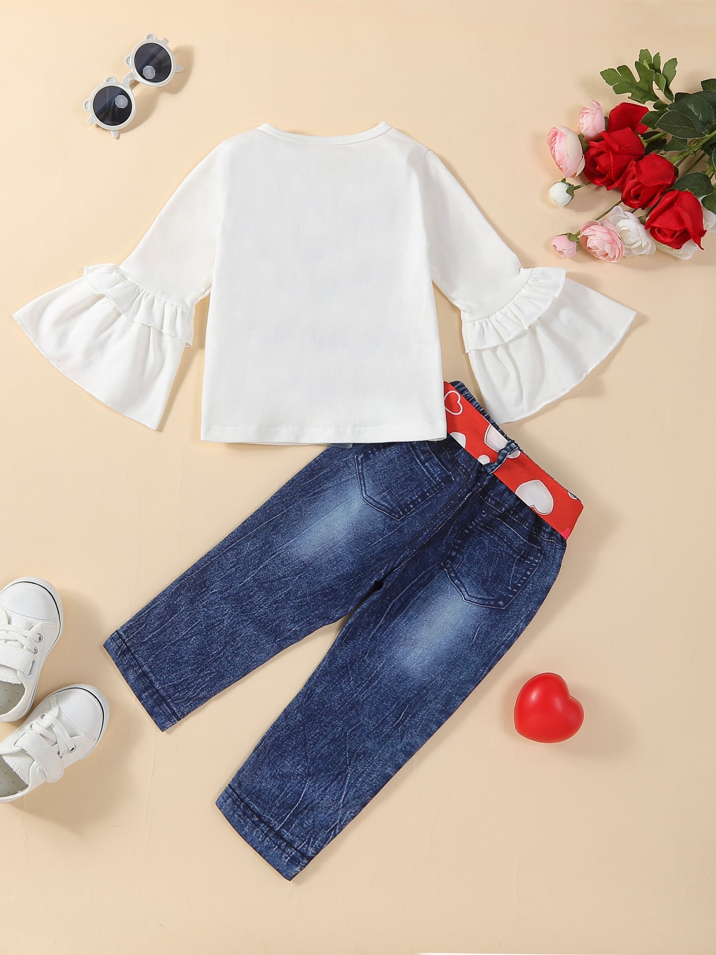 Girls' Spring and Autumn Fashion Set Girls' Flared Long Sleeve Letter Love T-Shirt Top Anti-Denim Pants Set with Belt, Perfect for Outdoor