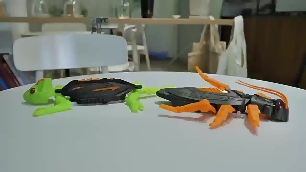 Rechargeable Remote Control Wall Climbing Toy, Remote Control Gecko Toy, Dual-Mode Floor And Wall Driving, Perfect for Boys And Girls Ages 3+, Halloween, Christmas, Or Birthday Gifts, Birthday Presents, Fun Robot Toy, Playful