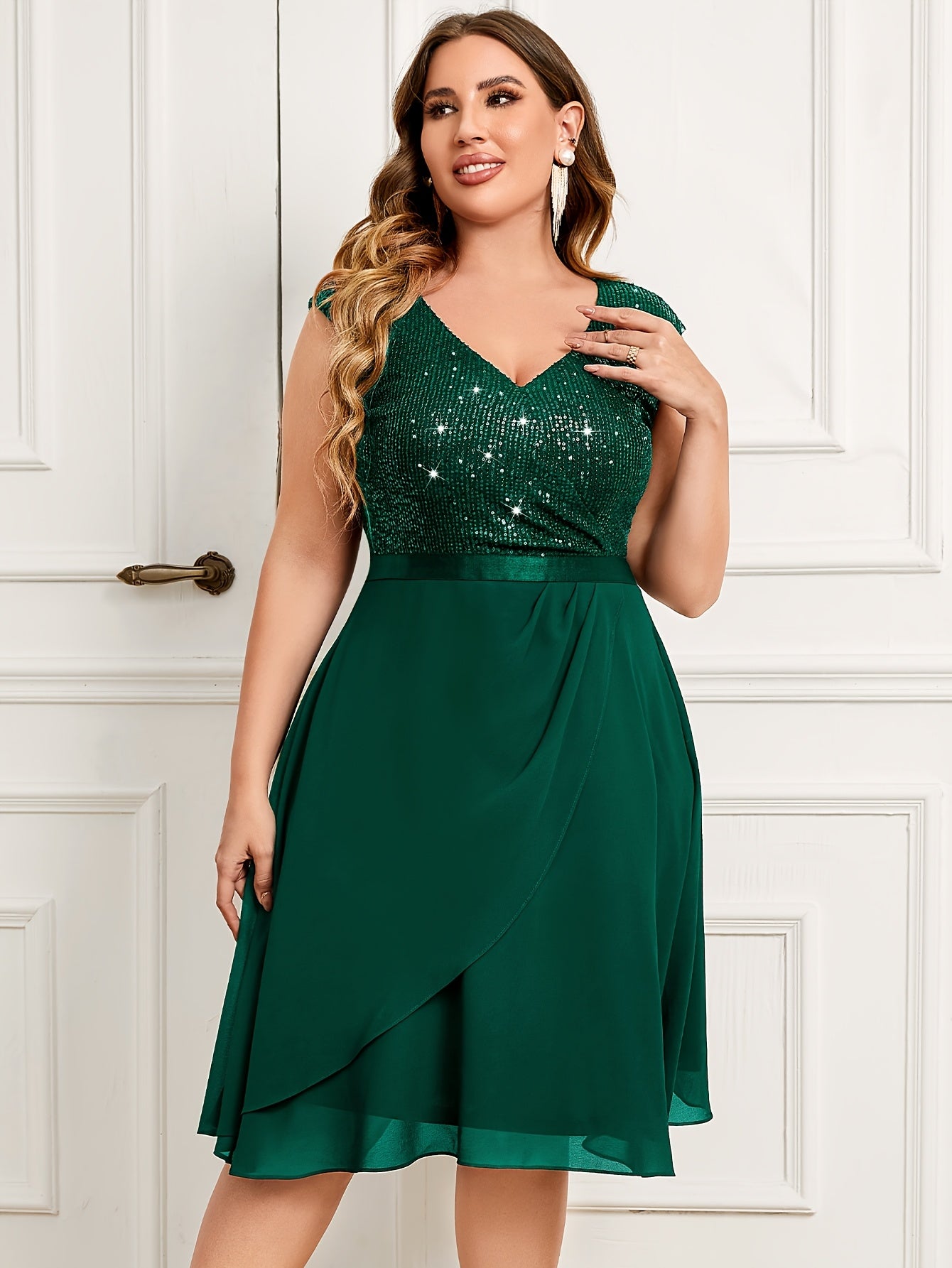Plus Size - P82012 Elegant Plus Size Women'S Sequin Bridesmaid Dress, V-Neck Sleeveless, Waist Cinching With Ruffle Chiffon Knee-Length Hem, Perfect For Weddings, Evenings, Parties