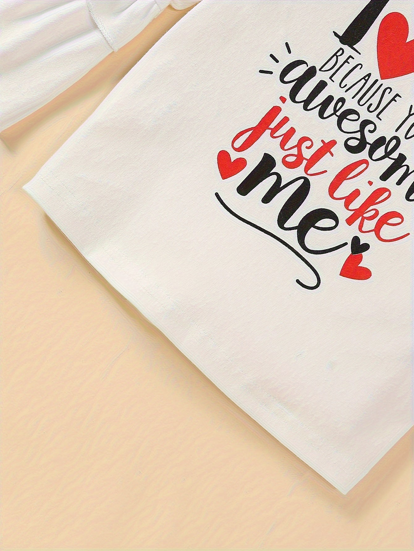 Girls' Spring and Autumn Fashion Set Girls' Flared Long Sleeve Letter Love T-Shirt Top Anti-Denim Pants Set with Belt, Perfect for Outdoor