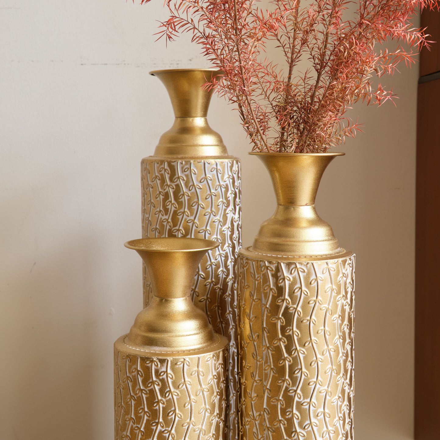 Metal Decorative Vases High Distress Metal Center Vases With Growing Vine Patterns, Set Of 3 Vases For Home Decoration 34 ", 29 ", 25 "H, Golden, Valentine'S Day Gifts, New Home/office Decoration Gifts, Wedding Centerpiece Va