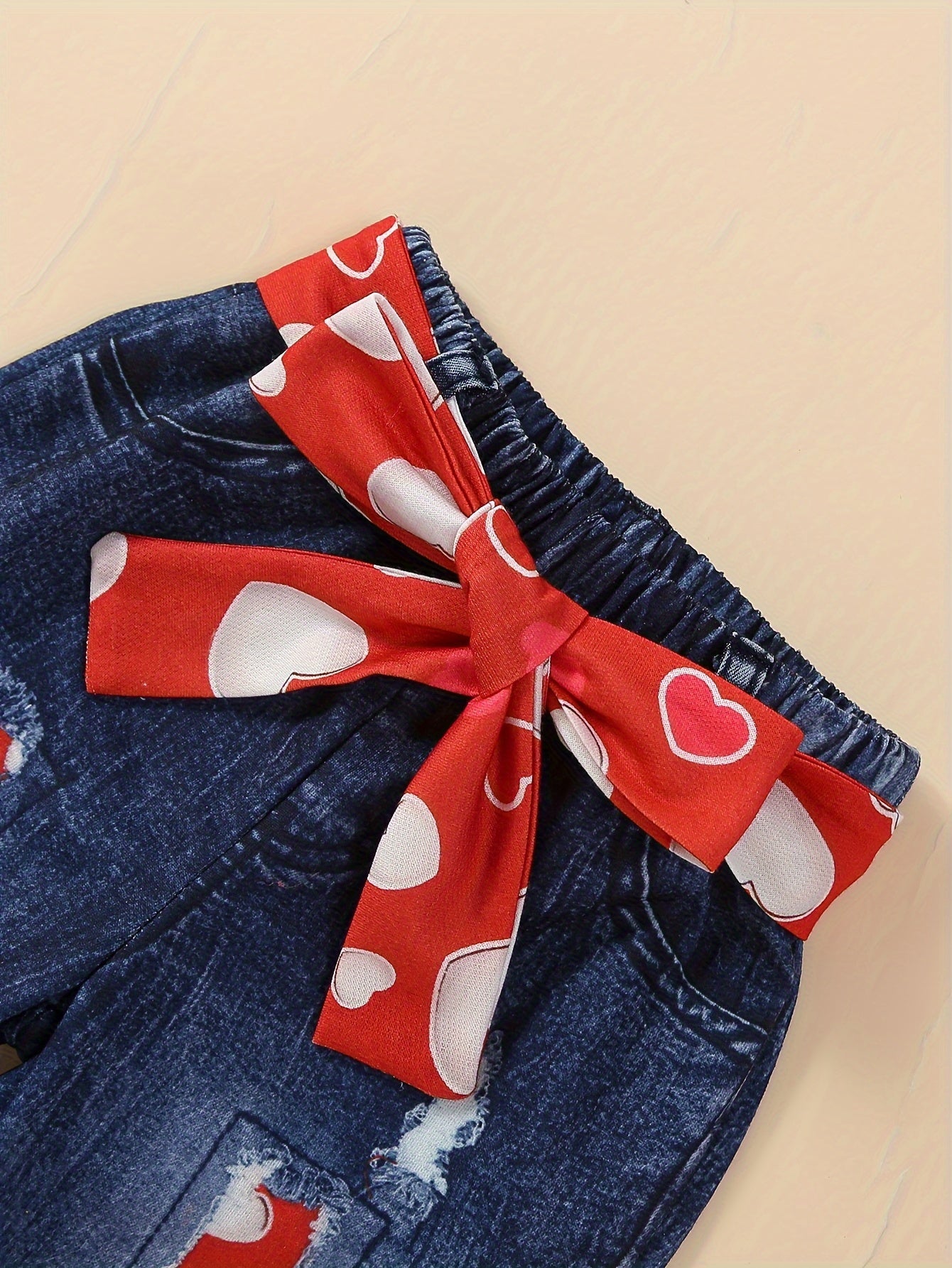 Girls' Spring and Autumn Fashion Set Girls' Flared Long Sleeve Letter Love T-Shirt Top Anti-Denim Pants Set with Belt, Perfect for Outdoor