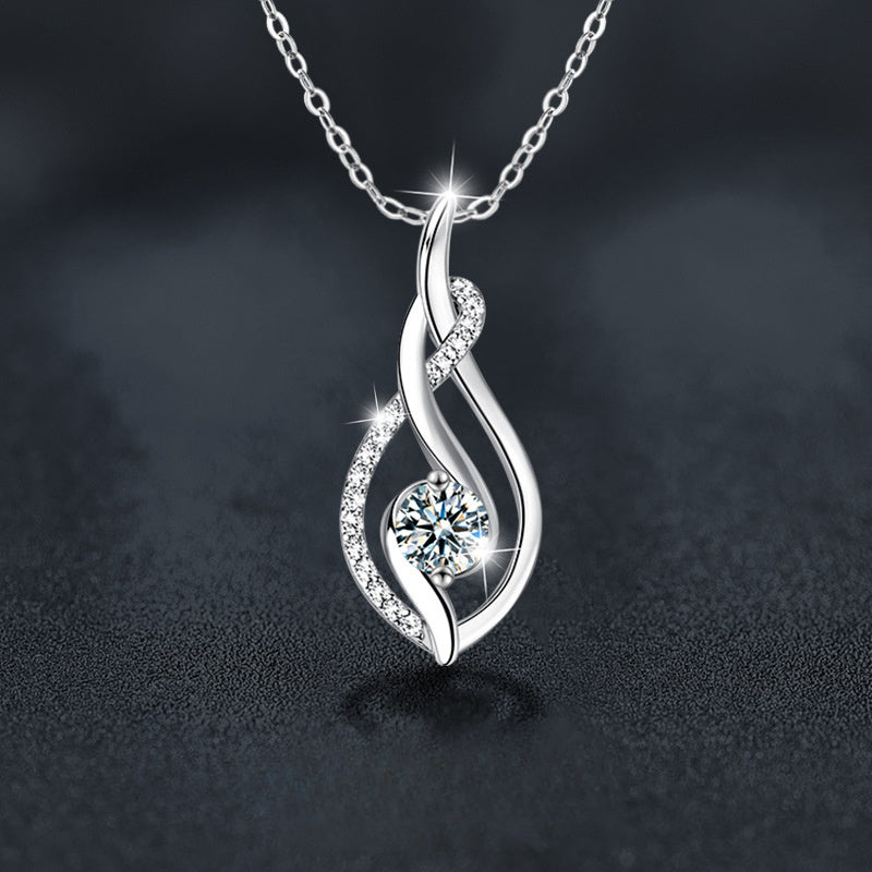 S925 silvery 0.5 carat four-claw round Moissanite classic fashion elegant versatile high-quality Women's pendant necklace clavicle chain, suitable for daily wear and wedding wear, suitable for Valentine's Day and New Year gif