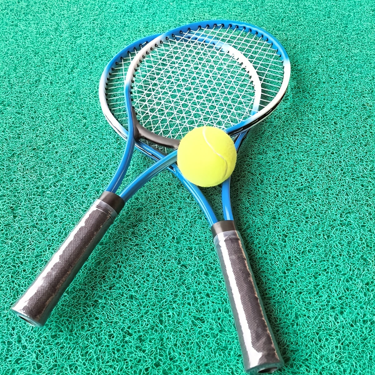 Double-person Junior Tennis Racket Set, Multi-functional Sports Racket, Includes 1 Tennis Training Device, 4 Tennis Balls, 2 Ropes, 3 Replacement Grips, 1 Net Bag. Suitable for Ladies, Gentlemen And Beginners. The Best Gift f
