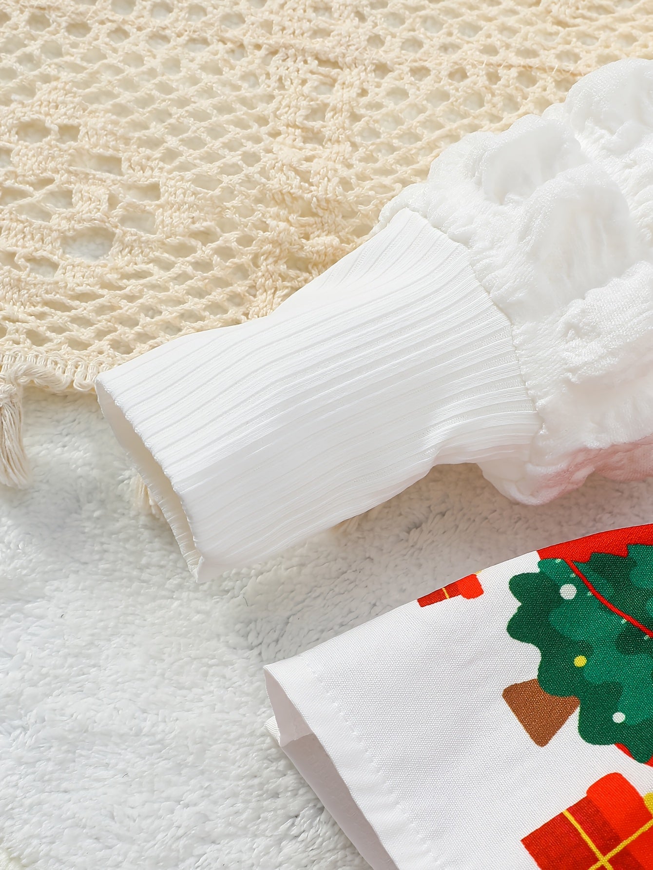 3pcs Set for Baby Girls Featuring a Christmas-Themed Long-Sleeve Romper Dress with a Round Neck, Lantern Sleeves, And Santa Claus Print, Along with a Headscarf And Socks, for Outdoor