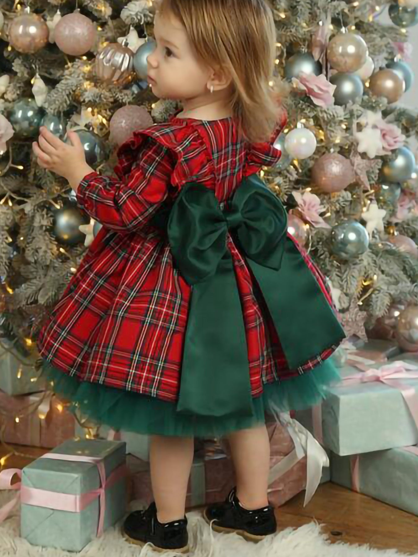 Girls' Elegant Plaid Christmas Dress with Ruffled Neckline & Long Sleeve - Red/Green Tartan Pattern, Mesh Patchwork Skirt, Round Neck Winter Outfit for Holiday Parties, Christmas Pageant & Special Occasions - Cozy Warm One-Pi