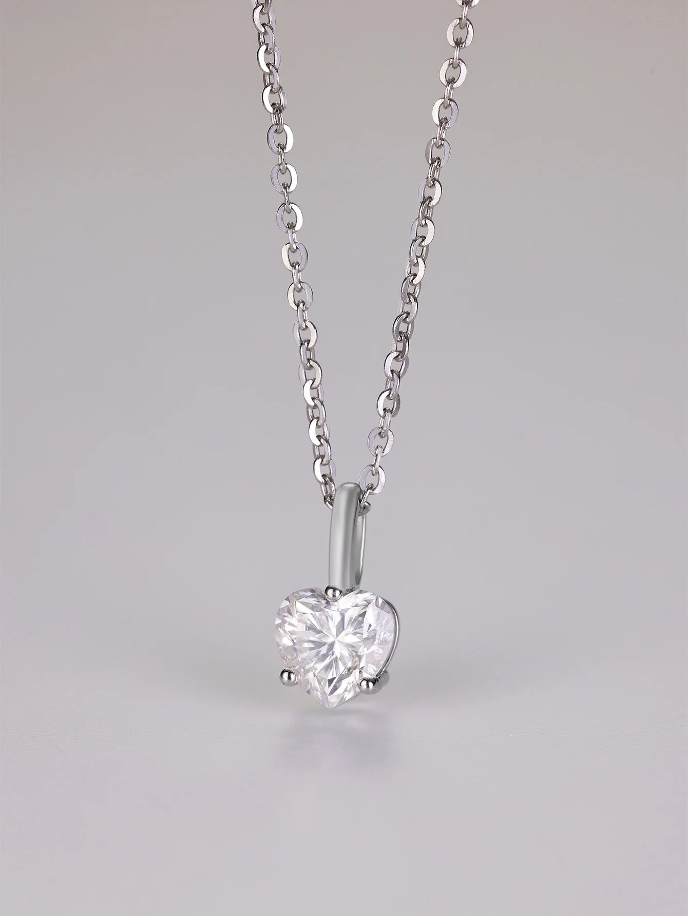 S925 Sterling Silver Heart-shaped 6*6mm 0.8CT Moissanite Pendant Exquisite Jewelry Plated with 18k Gold Suitable for Gift Giving