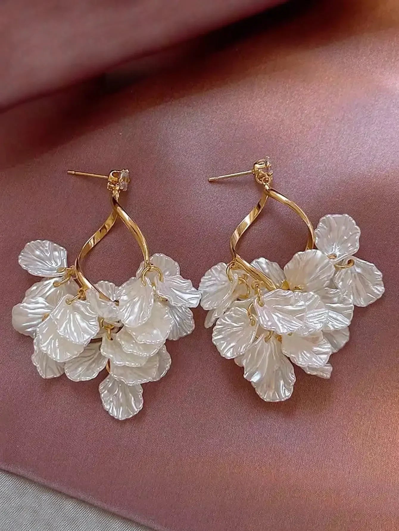 1pair Sweet High-Grade Delicate Petal & Flower Design Fashionable Daily Earrings For Elegant Women Valentines,Mom,Mother