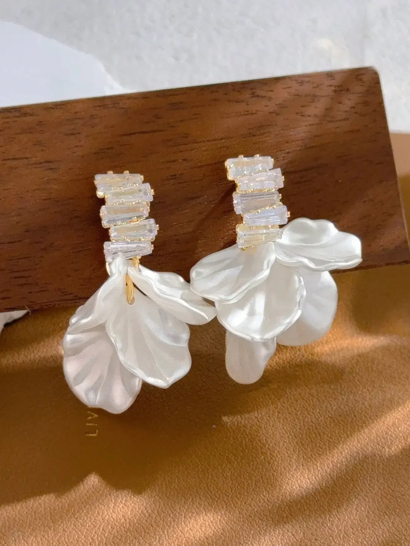 1pair Sweet High-Grade Delicate Petal & Flower Design Fashionable Daily Earrings For Elegant Women Valentines,Mom,Mother