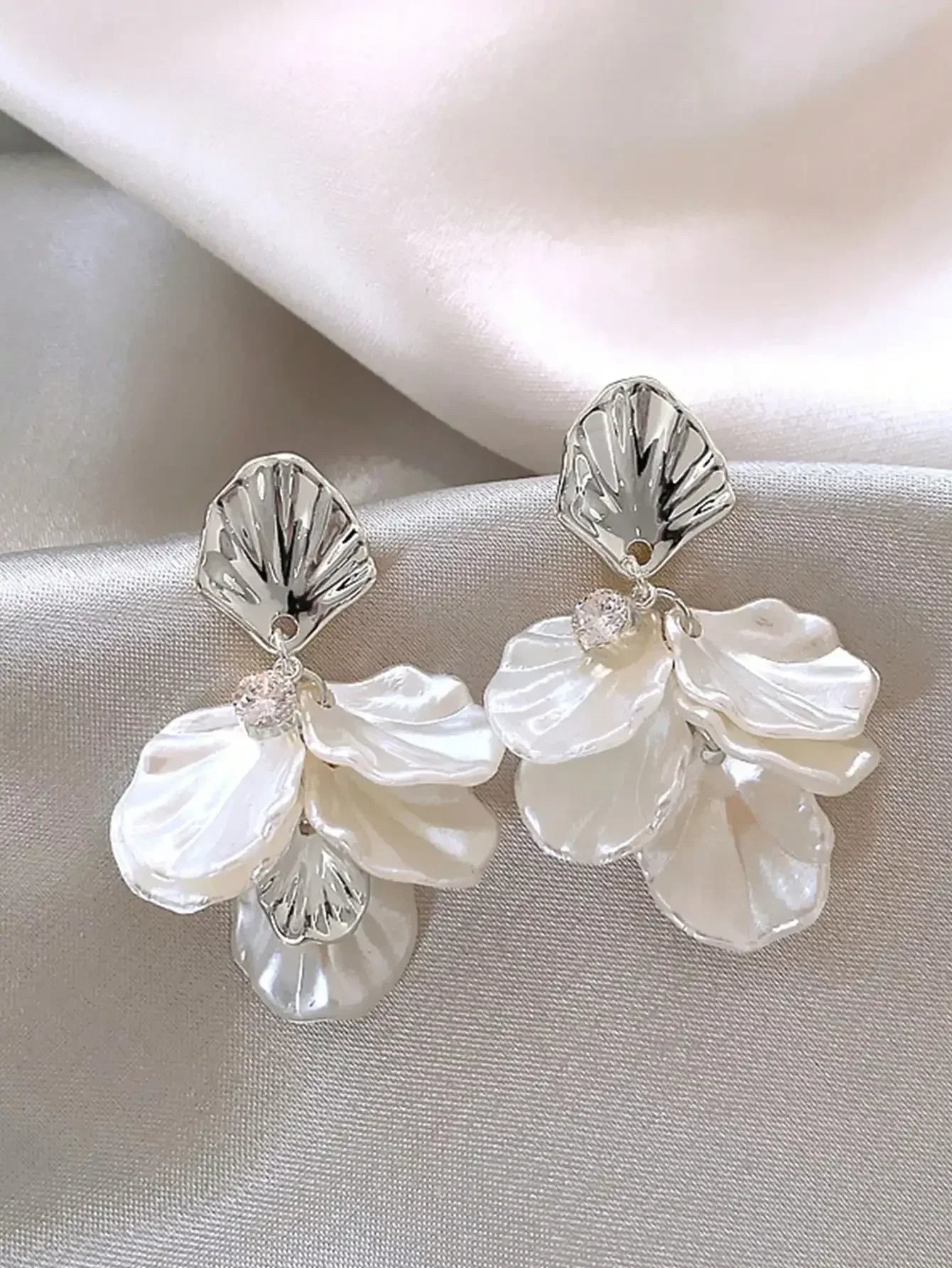 1pair Sweet High-Grade Delicate Petal & Flower Design Fashionable Daily Earrings For Elegant Women Valentines,Mom,Mother