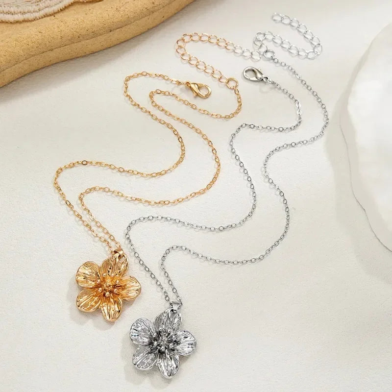 Golden Dopamine Style Flower Pendant Necklace for Women 2025 New Trend Wrinkled Choker Wedding Gifts Accessories