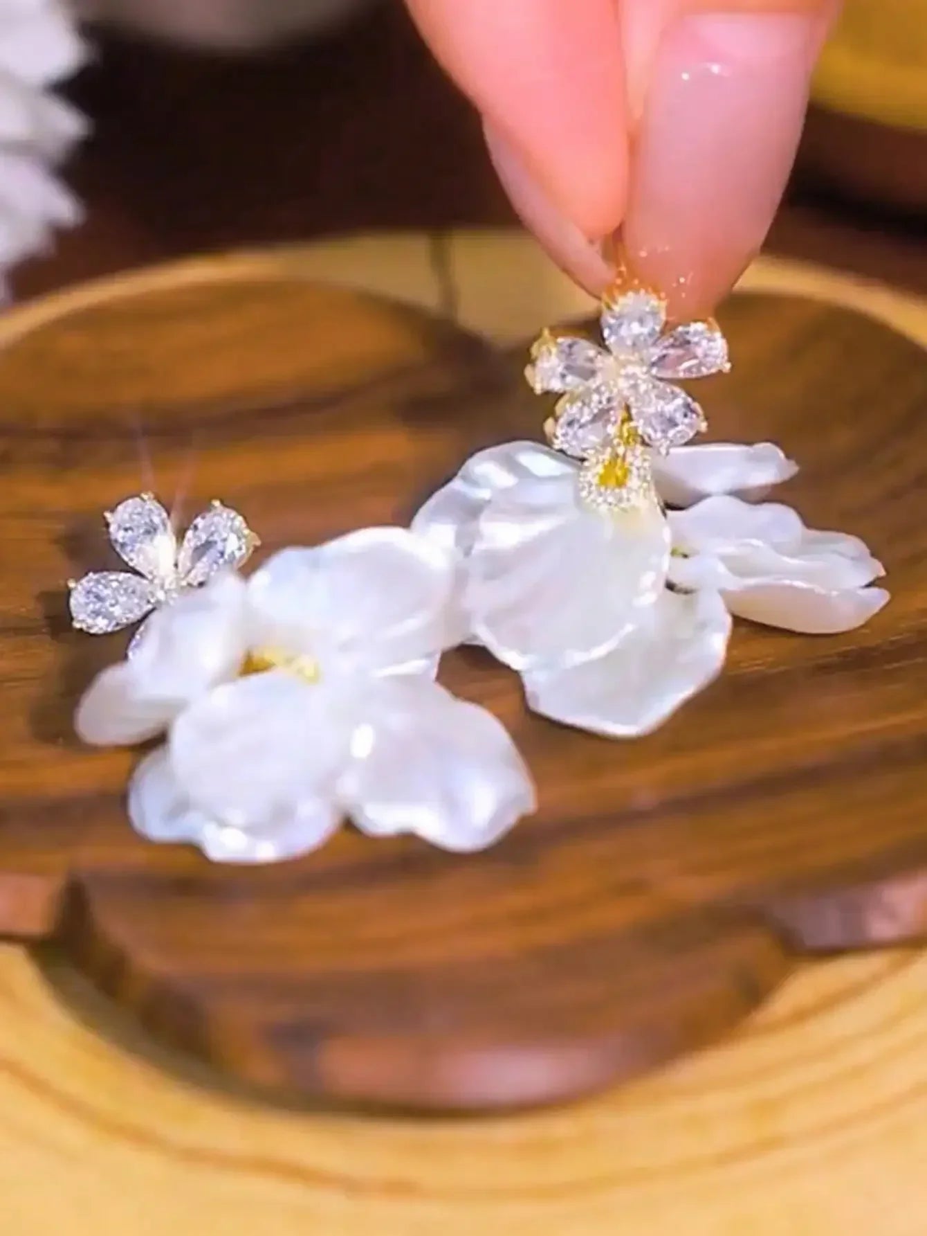 1pair Sweet High-Grade Delicate Petal & Flower Design Fashionable Daily Earrings For Elegant Women Valentines,Mom,Mother