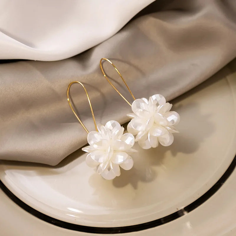 Exaggerated White Flower Drop Earrings Elegant Imitation Pearl Dangle Earrings Party Wedding Jewellery Gift For Women K-