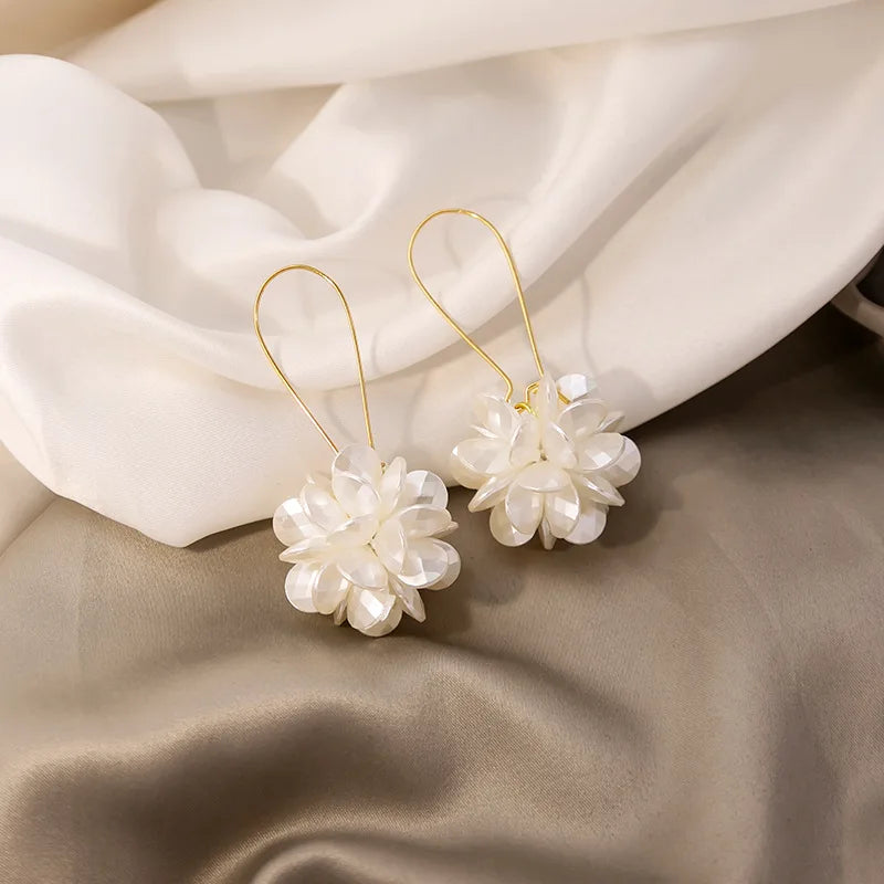 Exaggerated White Flower Drop Earrings Elegant Imitation Pearl Dangle Earrings Party Wedding Jewellery Gift For Women K-