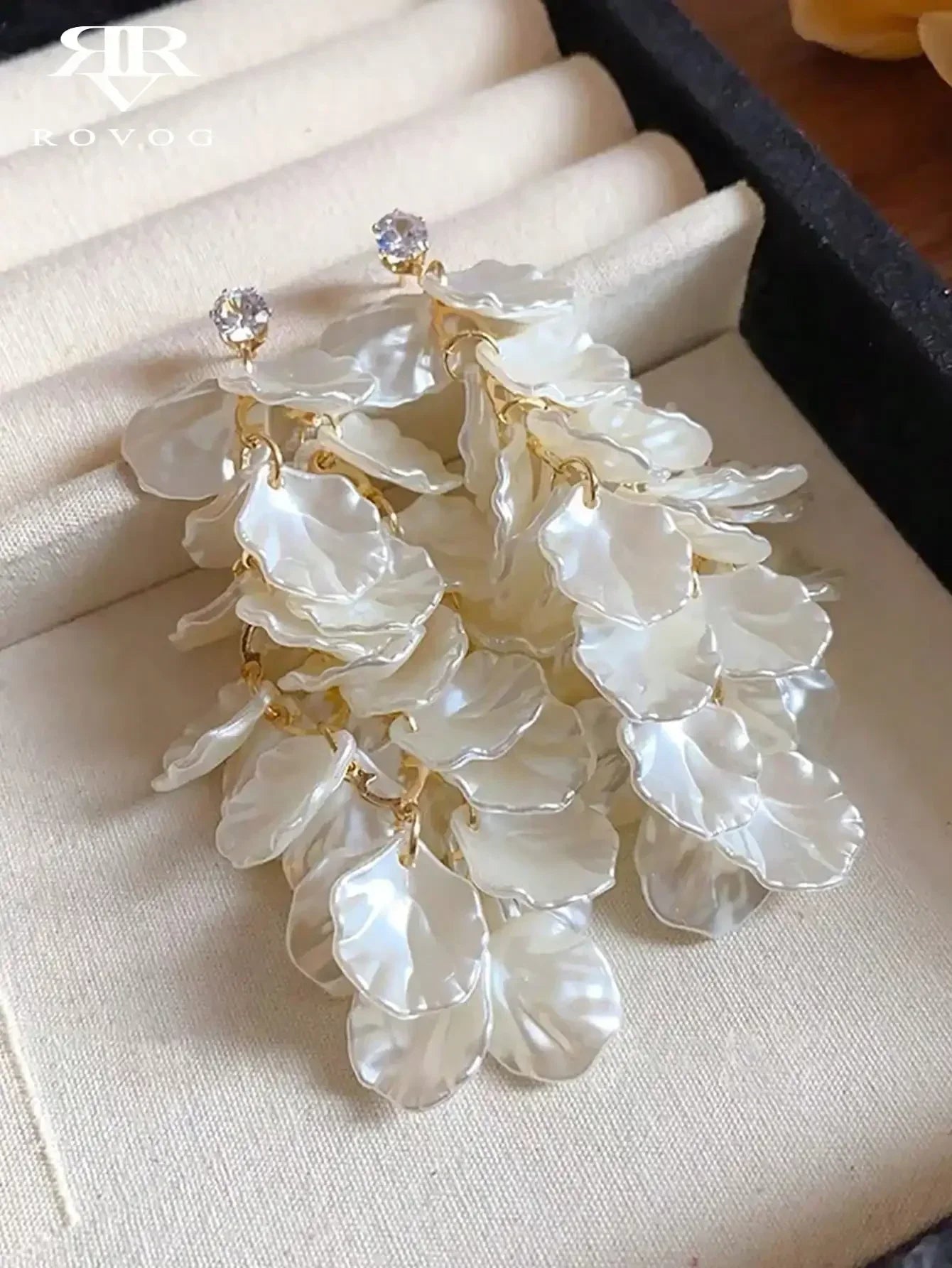 1pair Sweet High-Grade Delicate Petal & Flower Design Fashionable Daily Earrings For Elegant Women Valentines,Mom,Mother