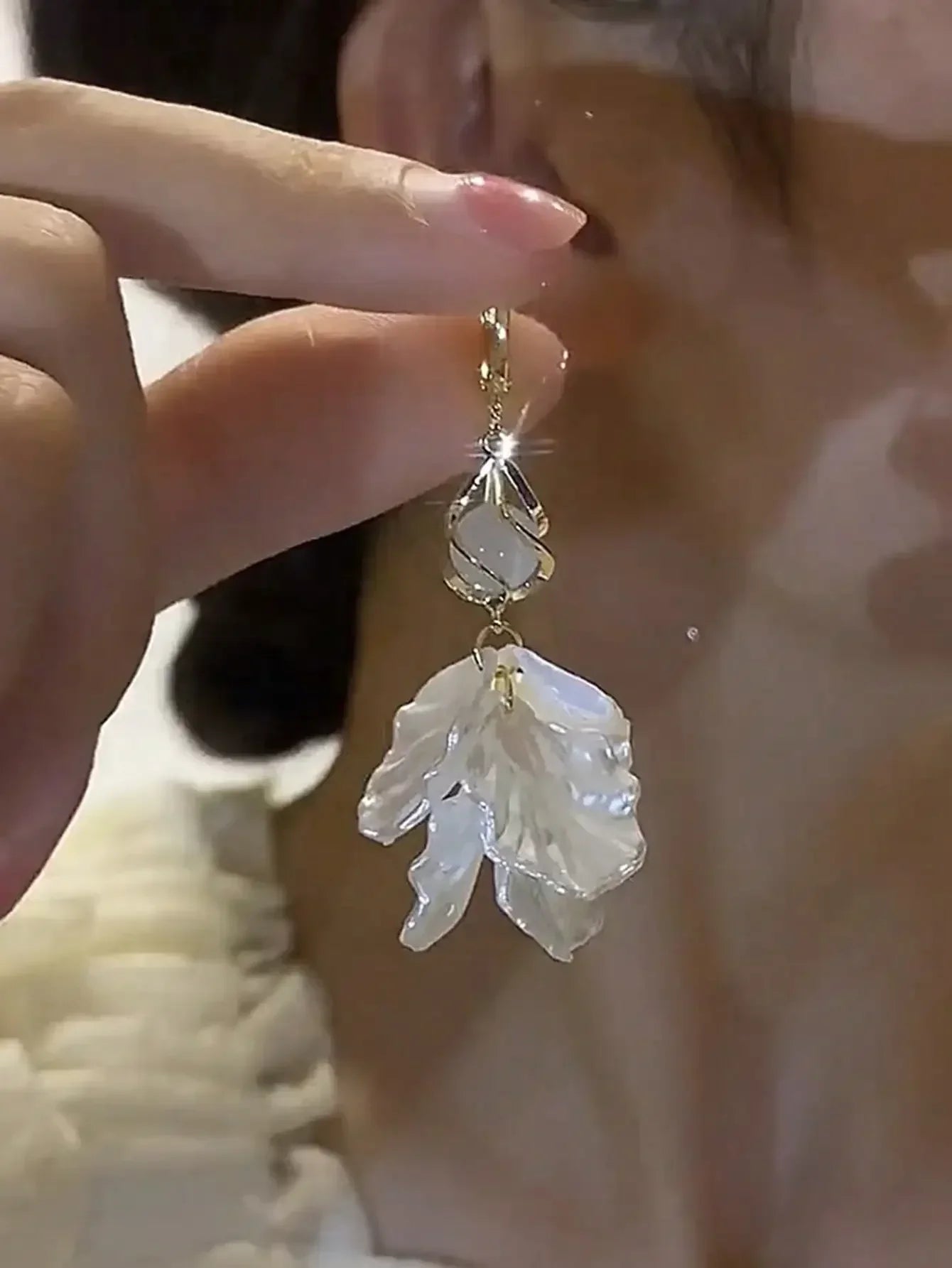 1pair Sweet High-Grade Delicate Petal & Flower Design Fashionable Daily Earrings For Elegant Women Valentines,Mom,Mother
