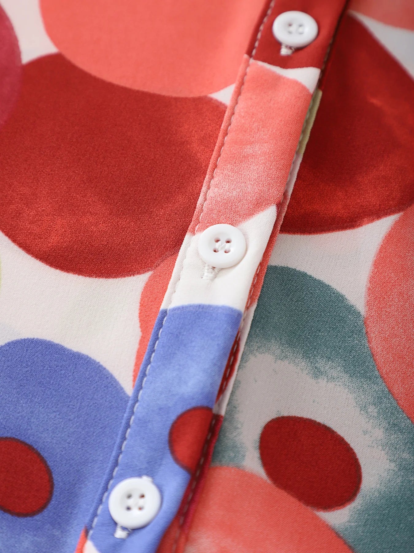 Women's three-quarter-sleeve shirt, tropical style floral print casual and comfortable.