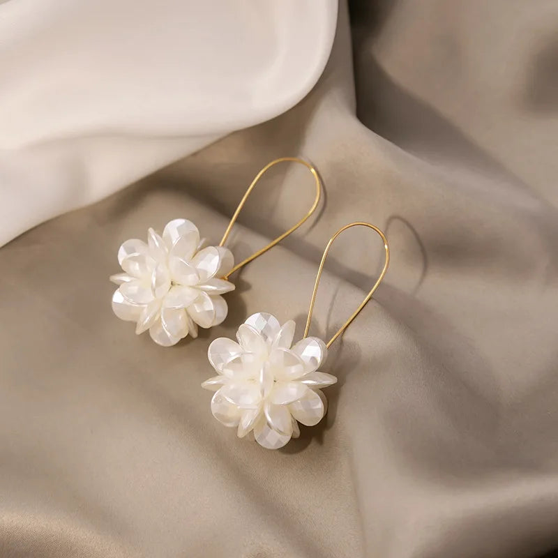 Exaggerated White Flower Drop Earrings Elegant Imitation Pearl Dangle Earrings Party Wedding Jewellery Gift For Women K-