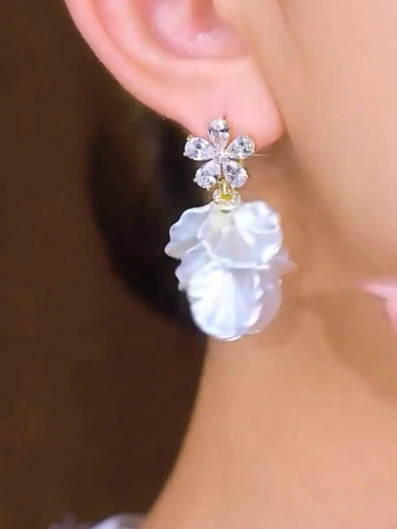 1pair Sweet High-Grade Delicate Petal & Flower Design Fashionable Daily Earrings For Elegant Women Valentines,Mom,Mother