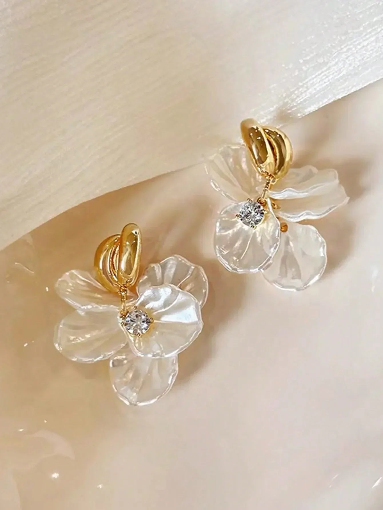 1pair Sweet High-Grade Delicate Petal & Flower Design Fashionable Daily Earrings For Elegant Women Valentines,Mom,Mother