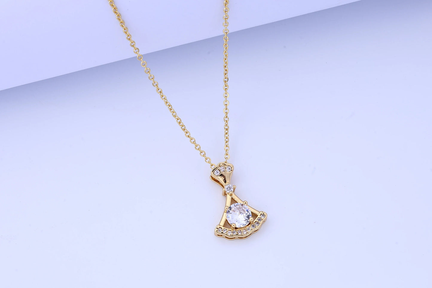 The new titanium steel necklace does not fade, women's summer sense of luxury, niche Internet celebrity pendant, versatile, ligh