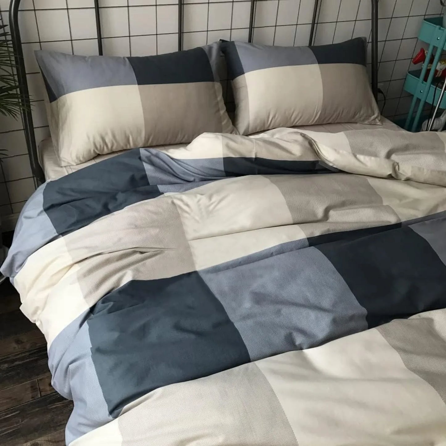 Queen Comforter Set Fluffy Plaid Checkered Pattern Comforter Set Modern Style Geometric Comforter with 2 Pillow Shams Grid Plaid