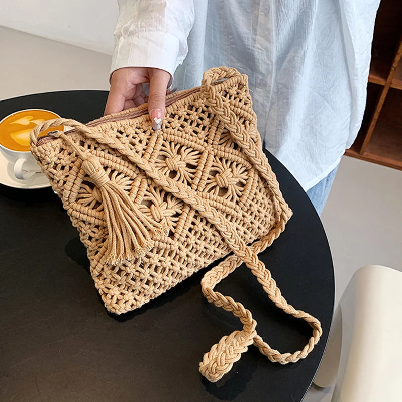 Women Summer Straw Messenger Bag Hollow Out Woven Fashion Shoulder Bag Beach Tassel Designer Crossbody Travel Bag bolsa feminina
