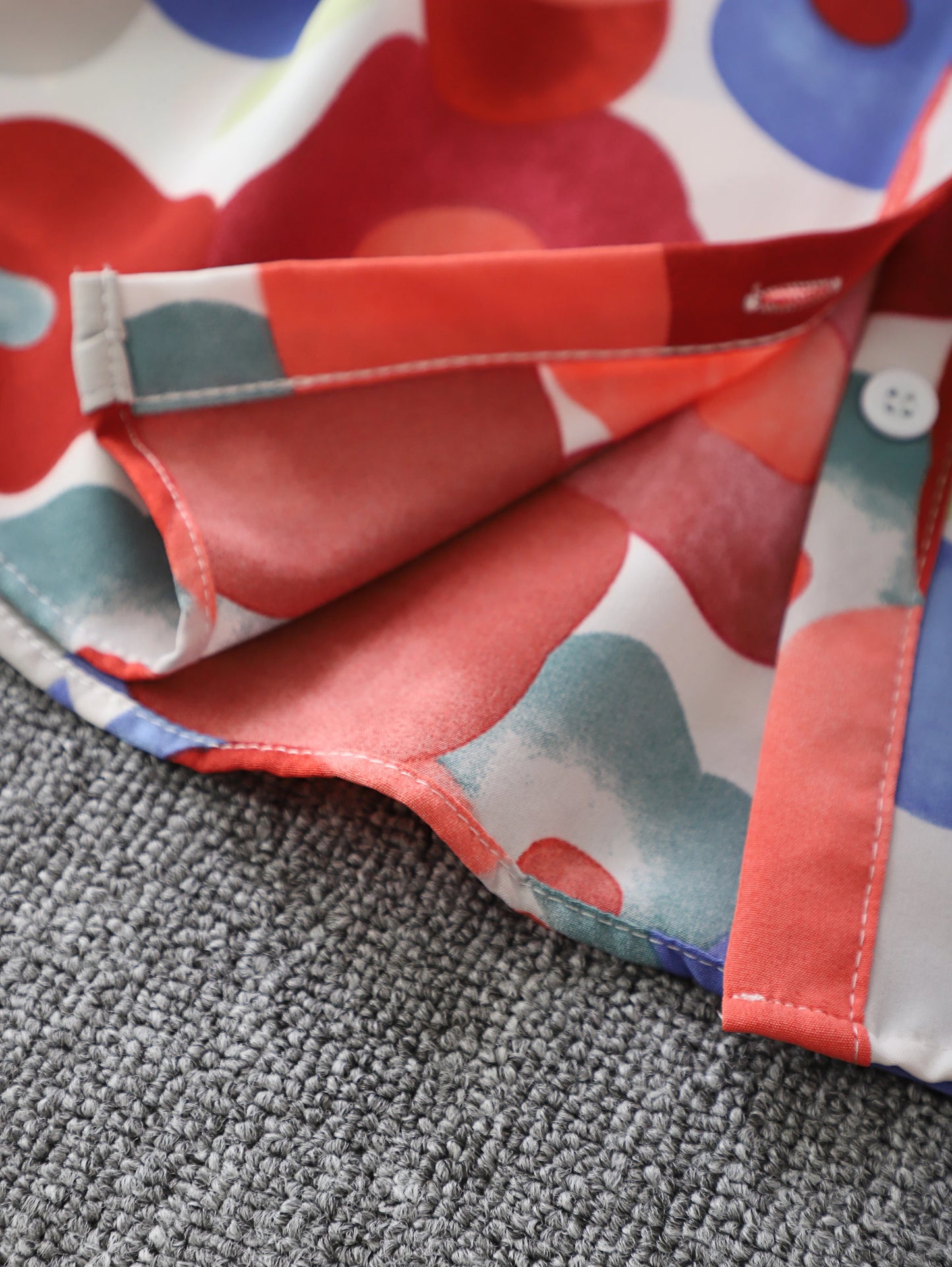 Women's three-quarter-sleeve shirt, tropical style floral print casual and comfortable.