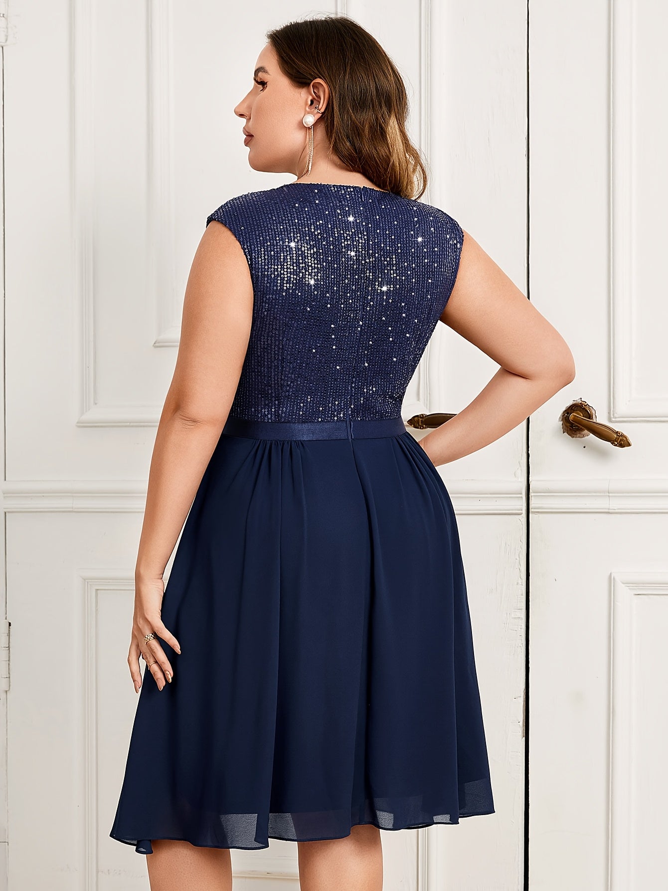Plus Size - P82012 Elegant Plus Size Women'S Sequin Bridesmaid Dress, V-Neck Sleeveless, Waist Cinching With Ruffle Chiffon Knee-Length Hem, Perfect For Weddings, Evenings, Parties
