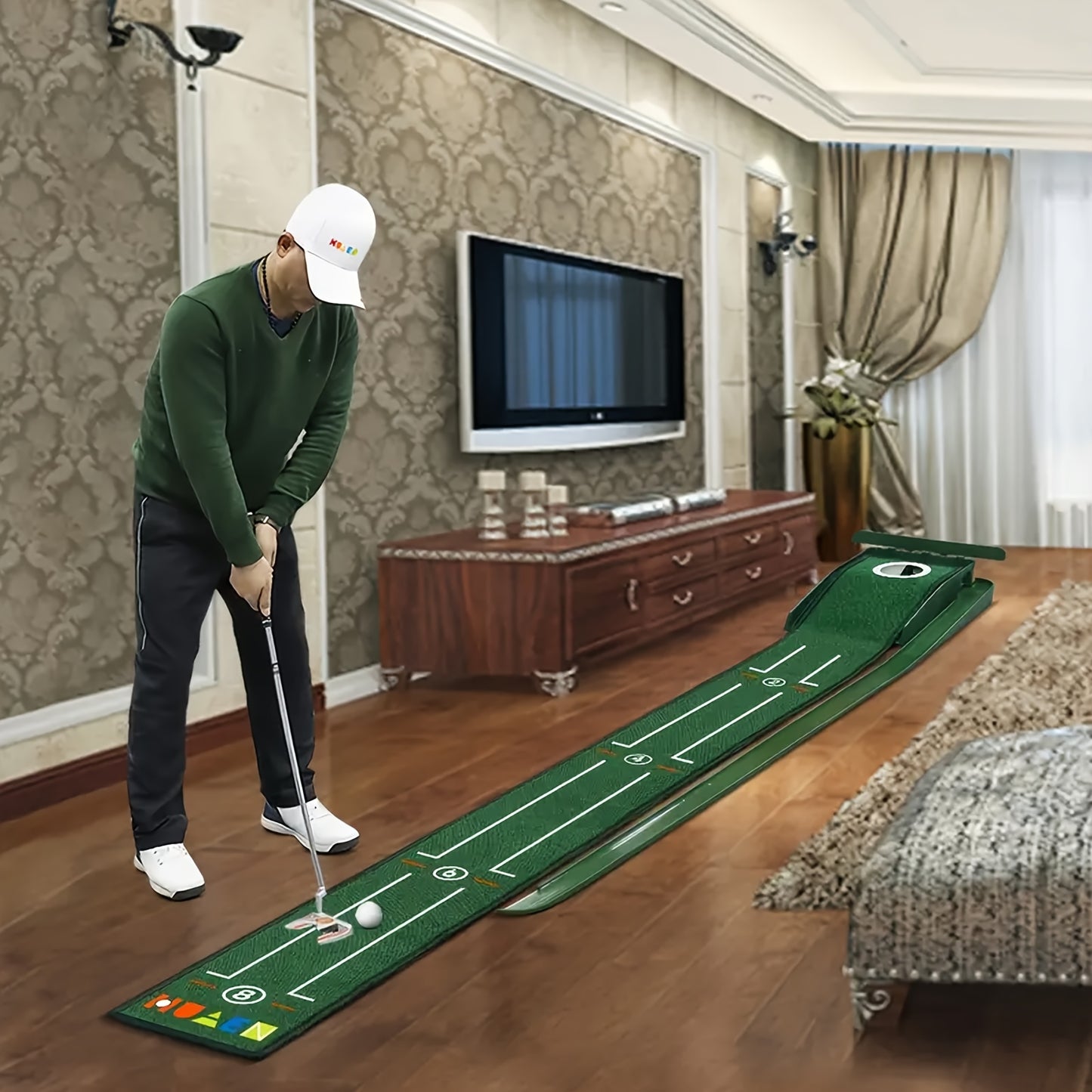 Golf Accelerator - A Sturdy Indoor Putting Mat Featuring Automatic Retrieval And a Post-Hole Collection System. Ideal for Practicing at for home Or Outdoors, It Enhances Putting Skills And Is Perfect for Both Golf Lovers And