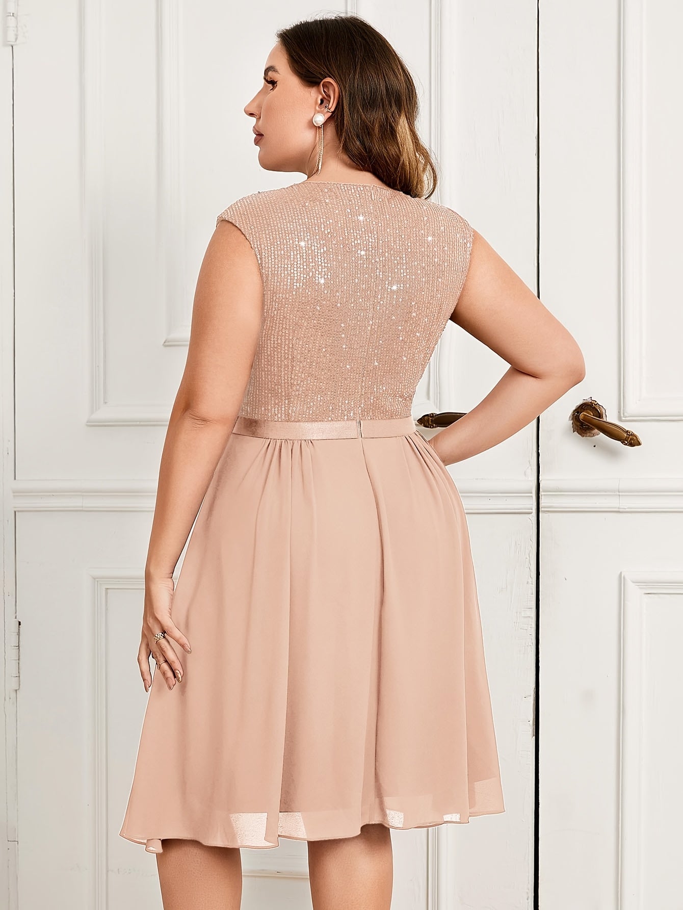 Plus Size - P82012 Elegant Plus Size Women'S Sequin Bridesmaid Dress, V-Neck Sleeveless, Waist Cinching With Ruffle Chiffon Knee-Length Hem, Perfect For Weddings, Evenings, Parties