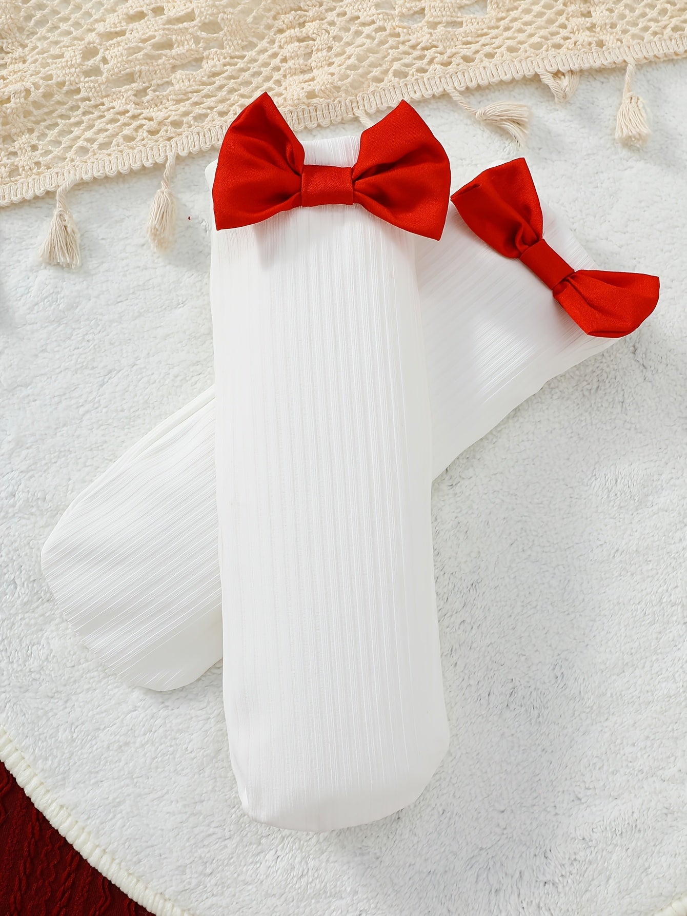 3pcs Set for Baby Girls Featuring a Christmas-Themed Long-Sleeve Romper Dress with a Round Neck, Lantern Sleeves, And Santa Claus Print, Along with a Headscarf And Socks, for Outdoor