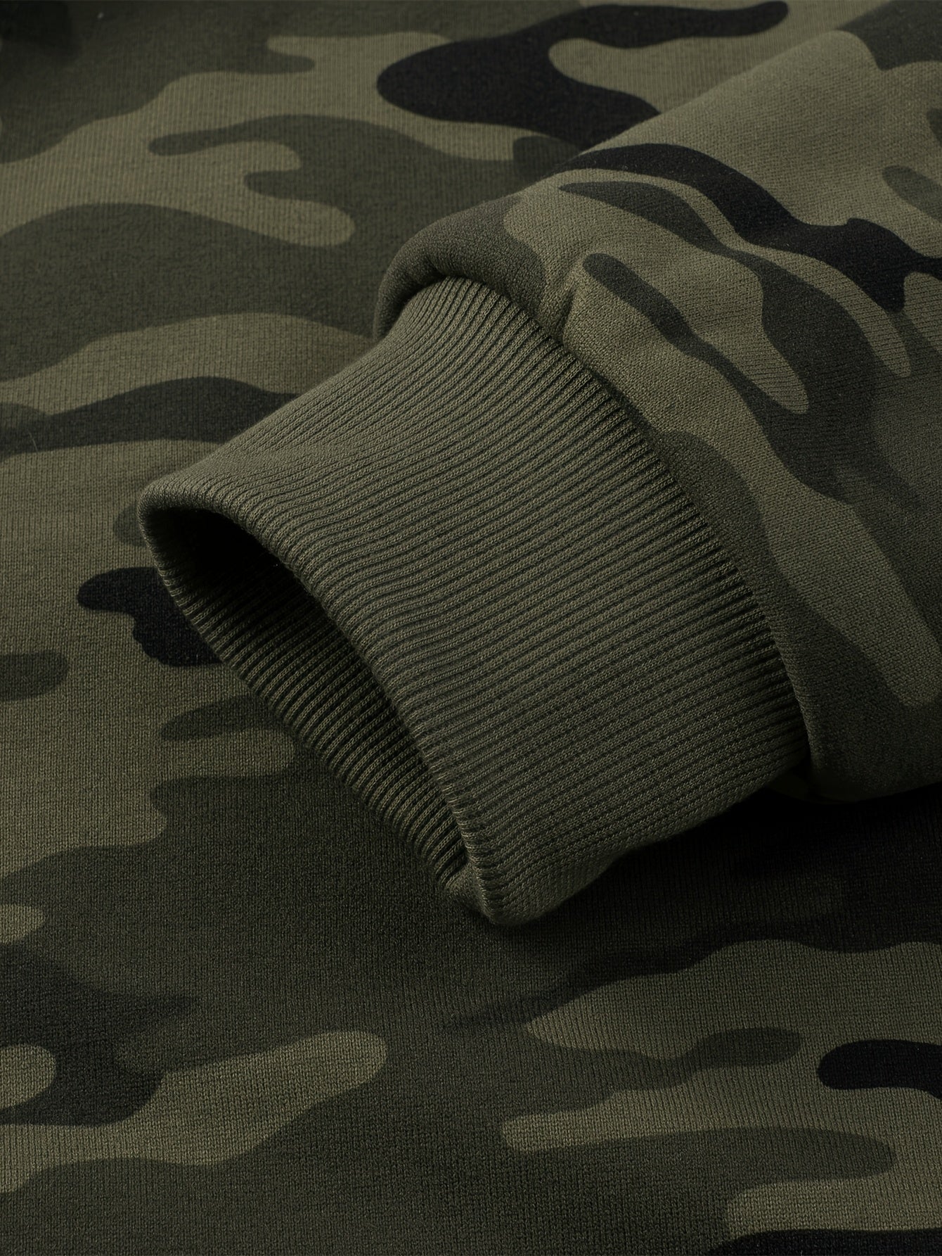 Men'S Outdoor Sports Hoodie in Camouflage, Soft And Warm - Hooded Sweatshirt Featuring a Kangaroo Pocket