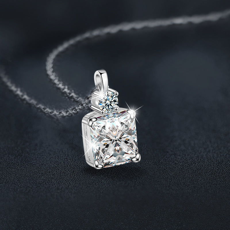 S925 Silvery 1, 5 Carat Princess Square Moissanite Necklace Clavicle Chain, Suitable for Daily Wear, Party, Gift, Date, Valentine'S Day Gift for Women, New Year Gift Jewelry, with Gift Box About 3G