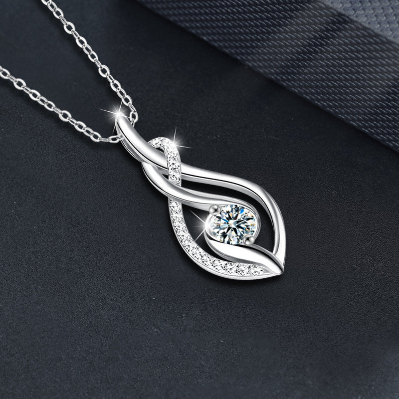 S925 silvery 0.5 carat four-claw round Moissanite classic fashion elegant versatile high-quality Women's pendant necklace clavicle chain, suitable for daily wear and wedding wear, suitable for Valentine's Day and New Year gif