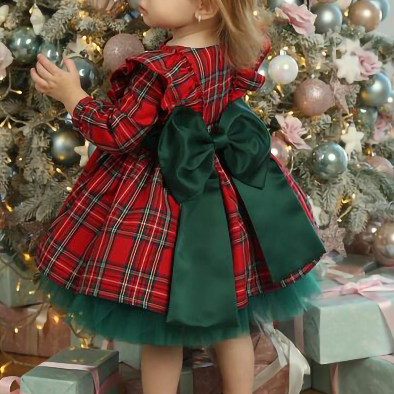 Girls' Elegant Plaid Christmas Dress with Ruffled Neckline & Long Sleeve - Red/Green Tartan Pattern, Mesh Patchwork Skirt, Round Neck Winter Outfit for Holiday Parties, Christmas Pageant & Special Occasions - Cozy Warm One-Pi